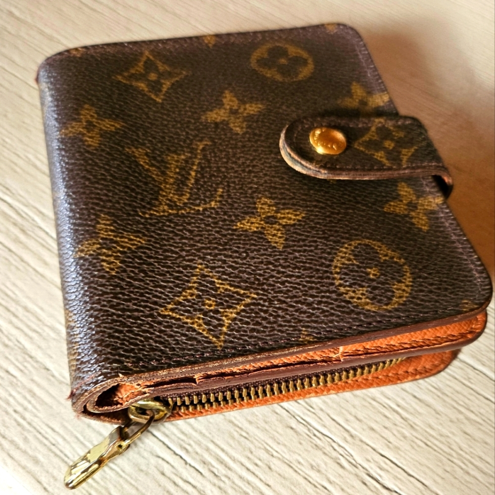 Authentic Louis Vuitton Monogram Canvas Wallet